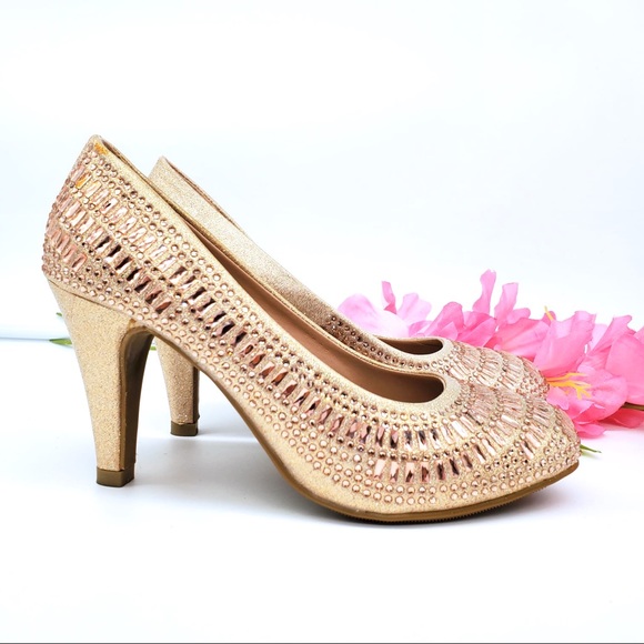 champagne heels closed toe